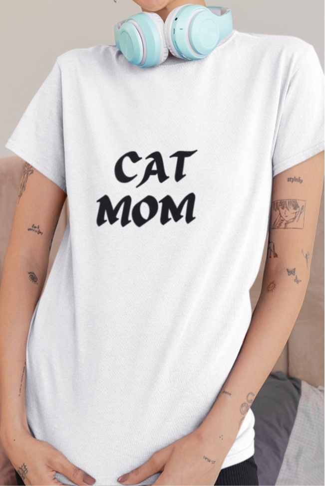 WHITE T SHIRT. TEXT CAT MOM