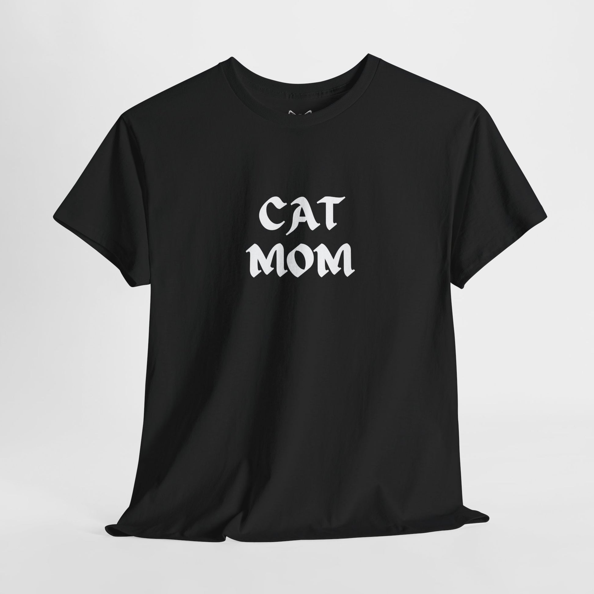 Black t shirt. text CAT MOM