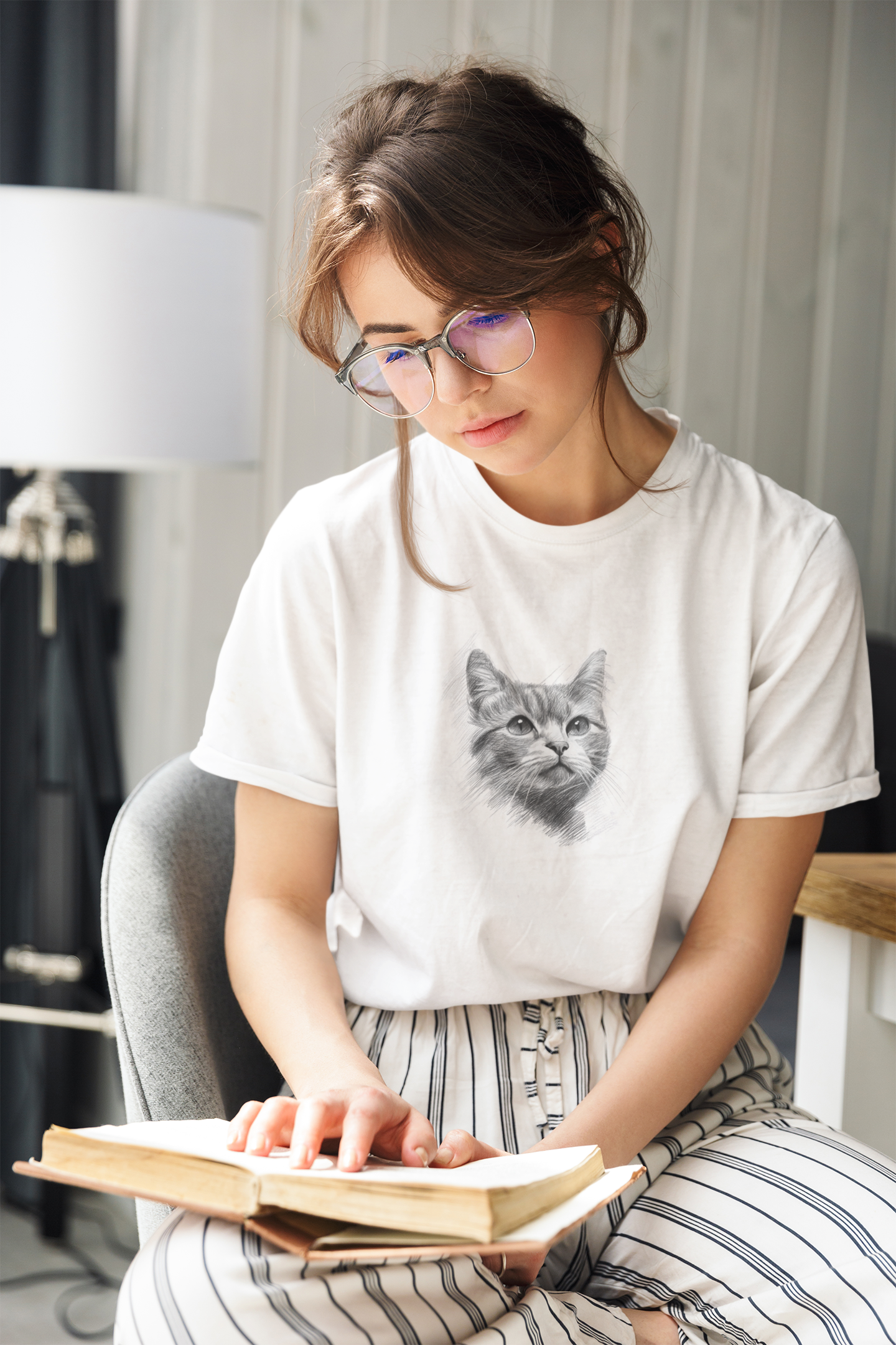 white t shirt- cute cat sketch